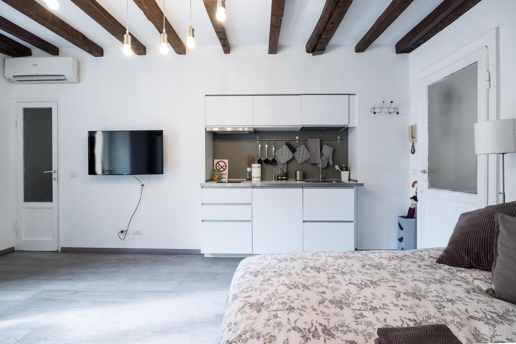 Navigli - Vigevano 45 & Casale 3A Studios Милан Номер фото